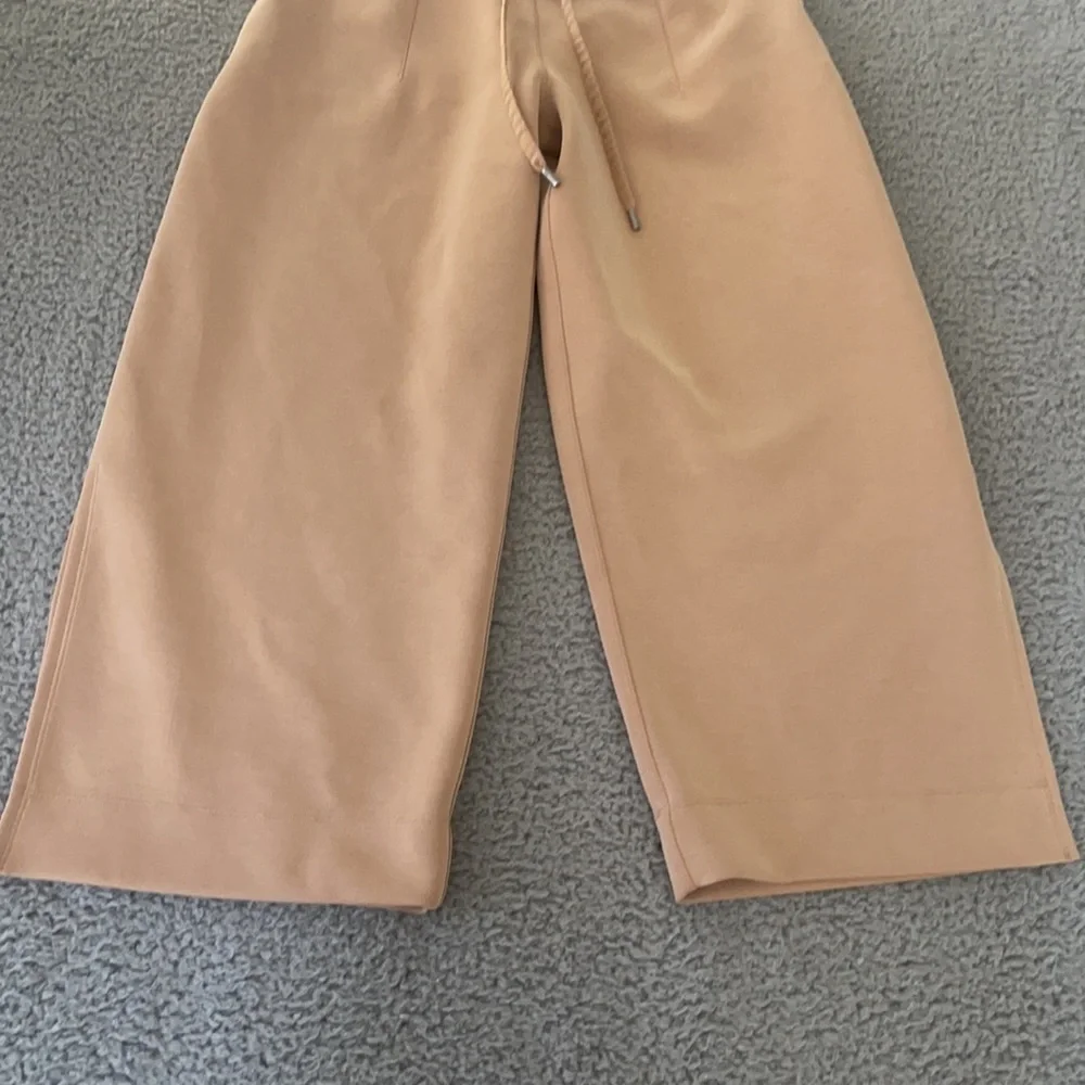 Lululemon Soft Ambitions High Rise Crop Beech Wood size 2